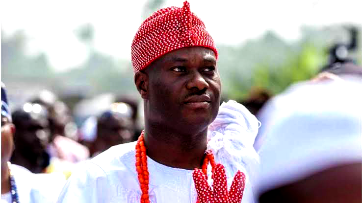 Ooni of Ife Presents Crown to Kwara Monarch - ioiNEWS.org