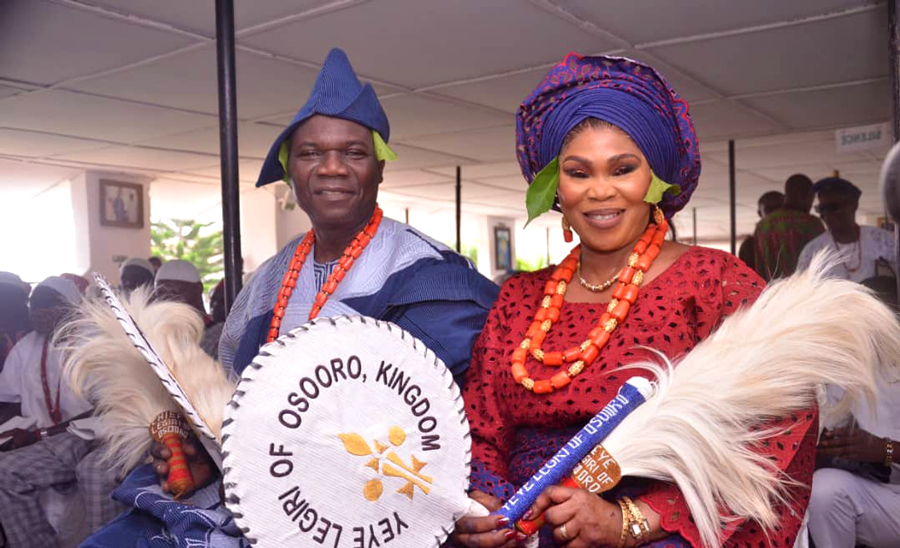 Ondo State: Monarch Honour Kashimawo Olafioye and Wife with Legiri, Yeye Legiri of Osooro Kingdom - ioiNEWS.org