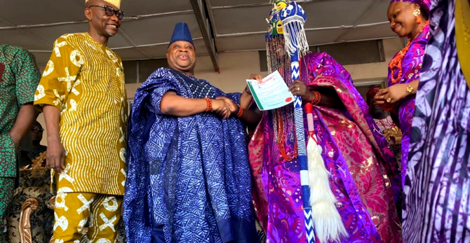 Osun State Governor Presents Staff of Office to New Owa of Igbajo, calls for Resourcefulness - ioiNEWS.org